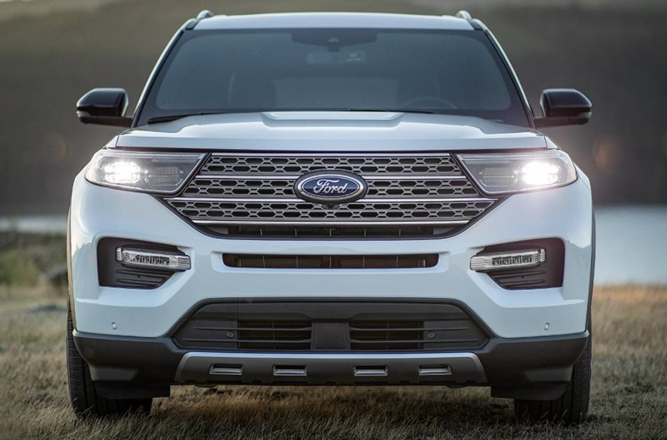 ford explorer màu trắng tại ford long biên