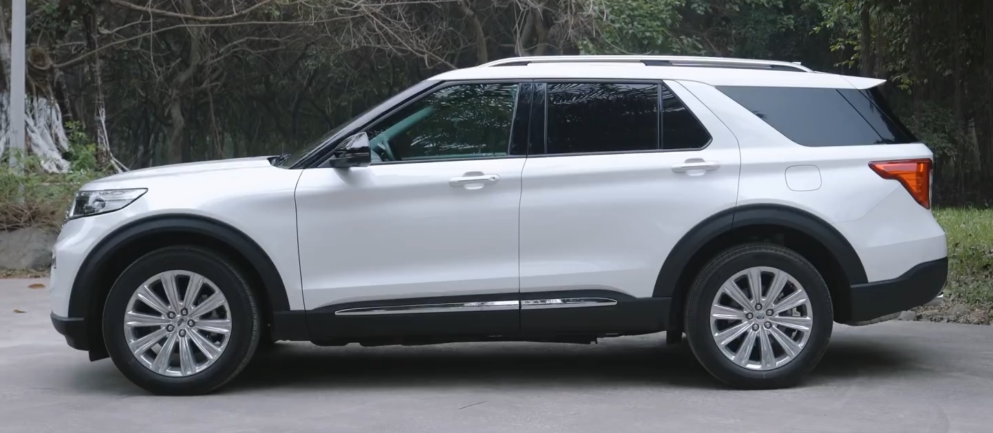 phần hông xe ford explorer 2022 tại ford long biên